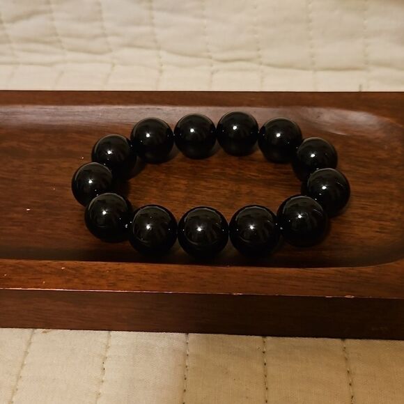 2 bracelets: solid black & geometric print black - Picture 6 of 7